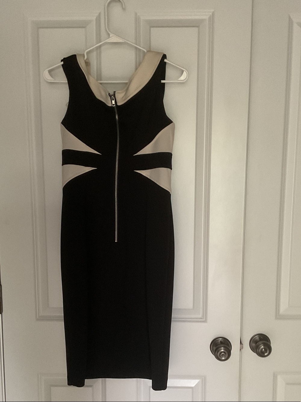 Maggy London Black and Cream Sleeveless Sculpted Sheath Dress - Picture 2 of 3